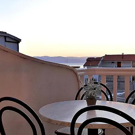 Mit Balkon Und Meerblick In Strandnaehe Baska Voda
